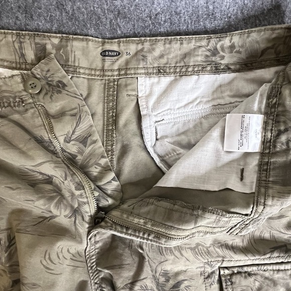 Old Navy Mens Green Cargo Shorts Sz 36 Tropical Hawaiian Floral Print Casual - Picture 8 of 11